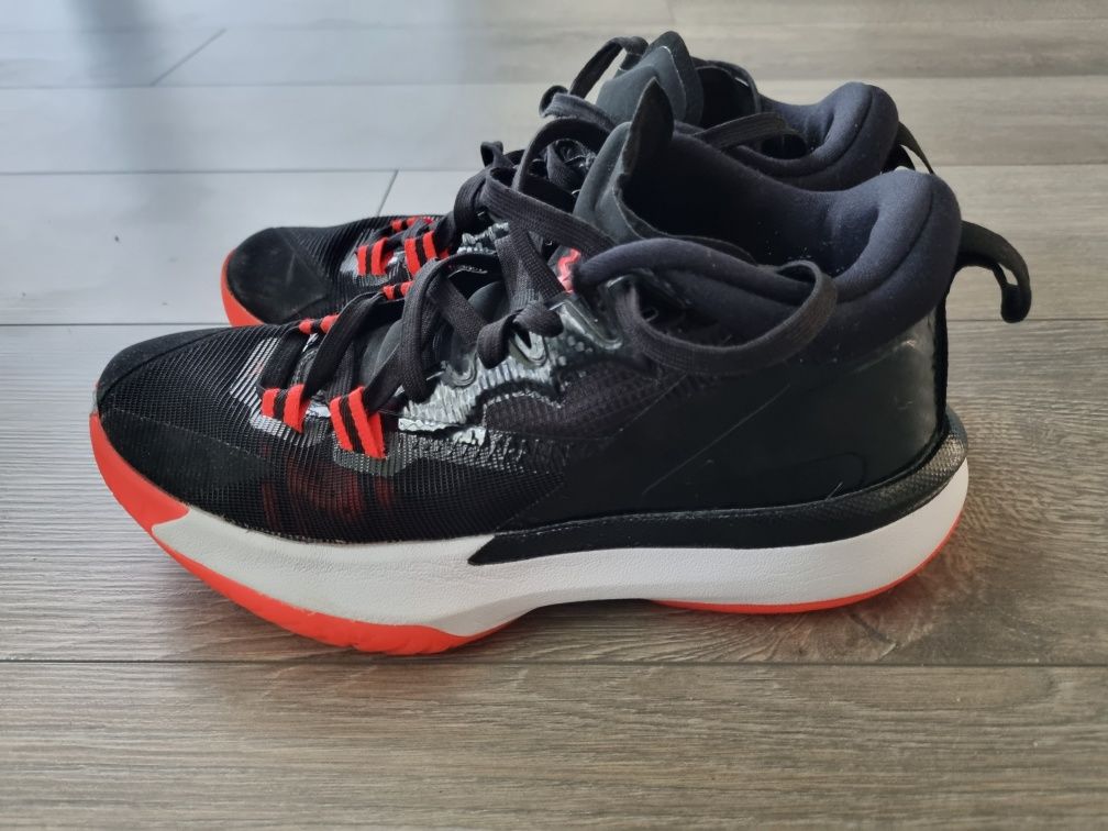 Sprzedam buty Jordan Zion 1 rozmiar 40