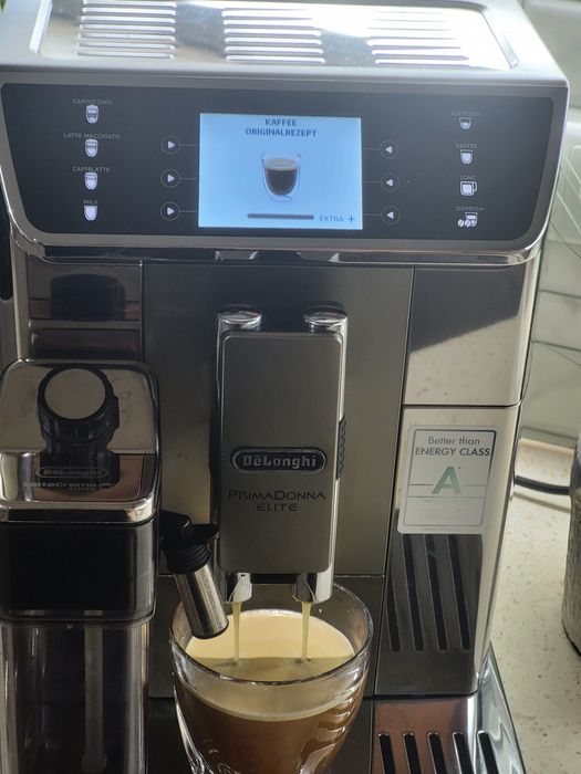 кавовий апарат фірми Delonghi Prima Donna ELiTE