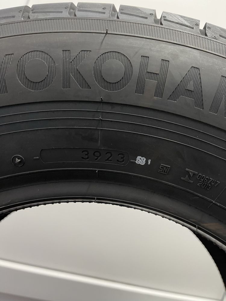 Шини 225/70/15C  Yokohama.