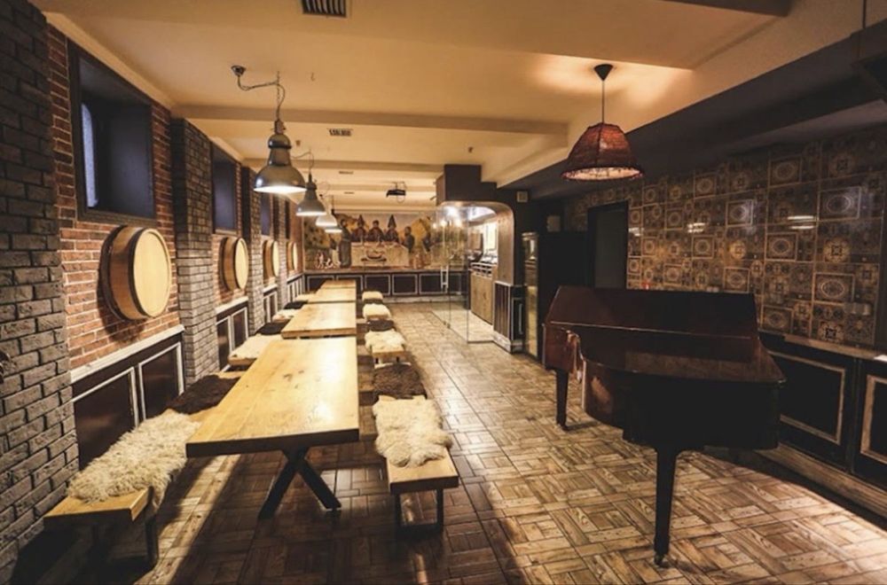 Столи та лавки для кафе б/у