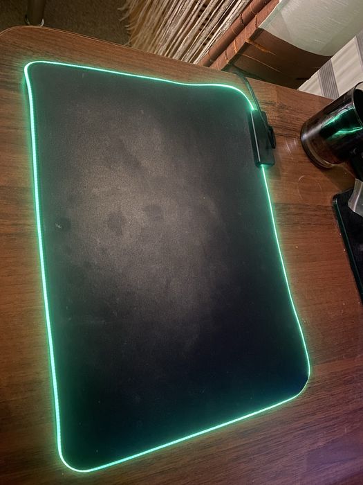 Świecąca podkładka pod myszkę razer