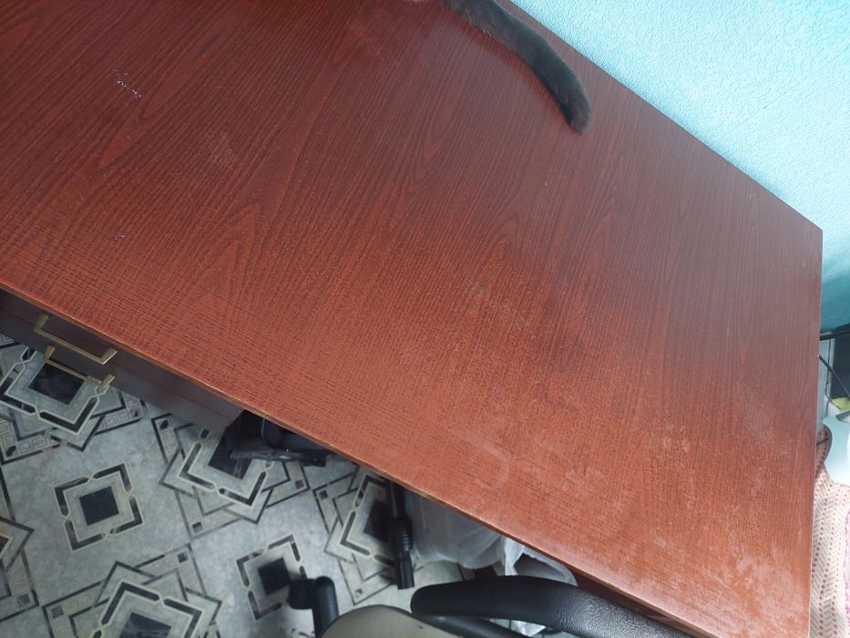 Віддам письмовий стіл безкоштовно