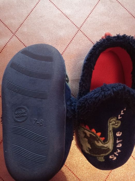 Красовки з підсвідкою і тапочки