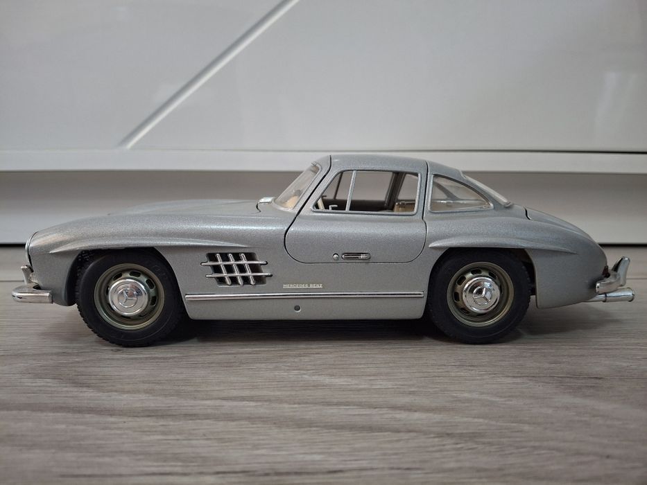 Samochód Kolekcjonerski Mercedes-Benz 300SL Bburago 1:18