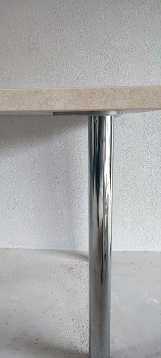 Stół kuchenny z szybą