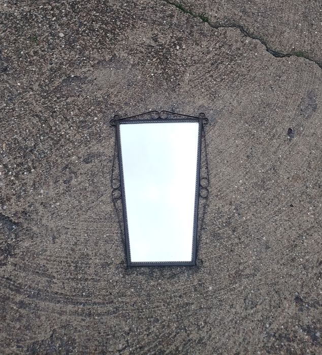 Lustro z PRL w metalowej ramie