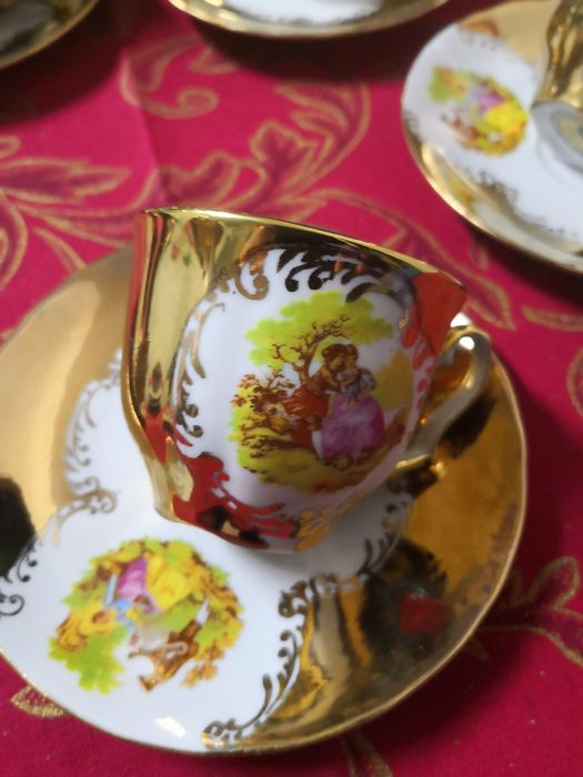 Serviço em porcelana banhado a ouro