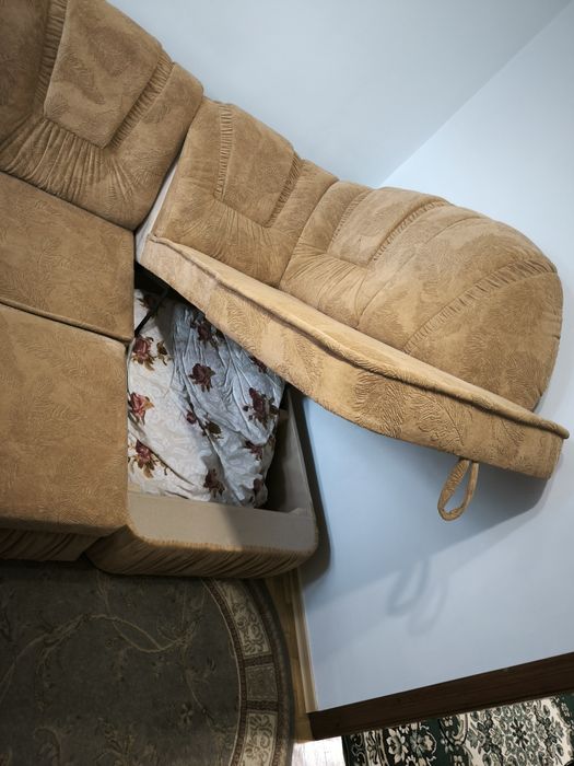 Продаю кутовий диван.