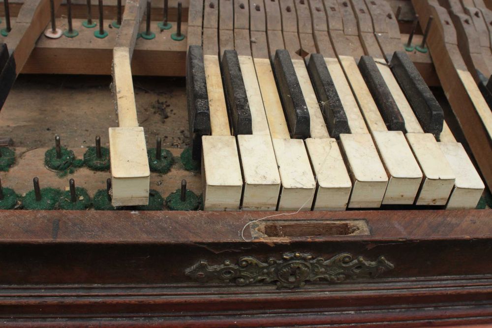 Zabytkowe stare pianino Oscar Weisbach Sagan (Żagań) do renowacji