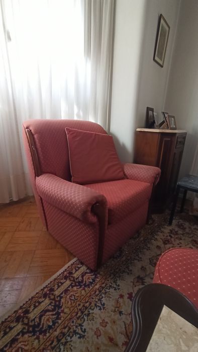 Sofá 3 pessoas mais 2 poltronas