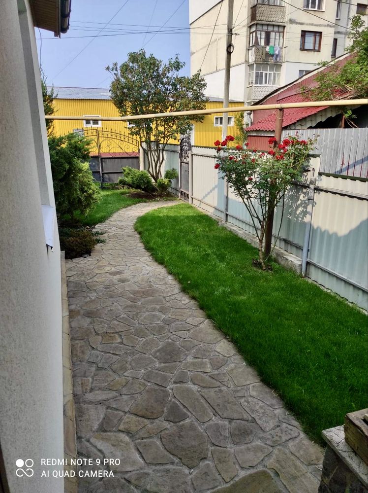 Продам будинок в центрі міста