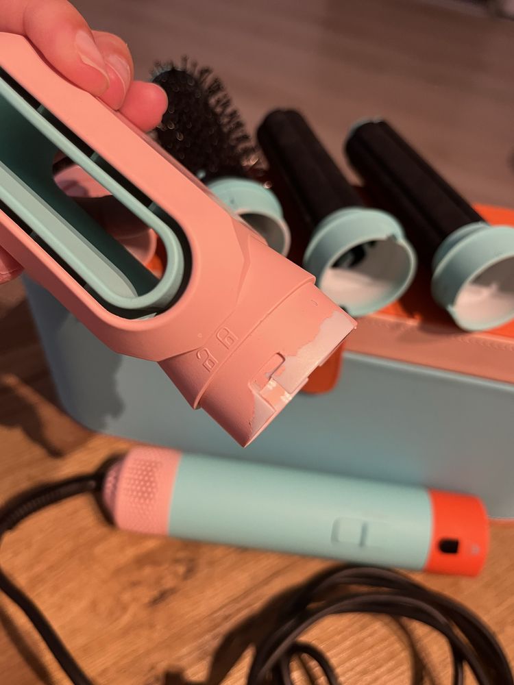 Suszarka do włosów a la Dyson Airwrap z końcówkami