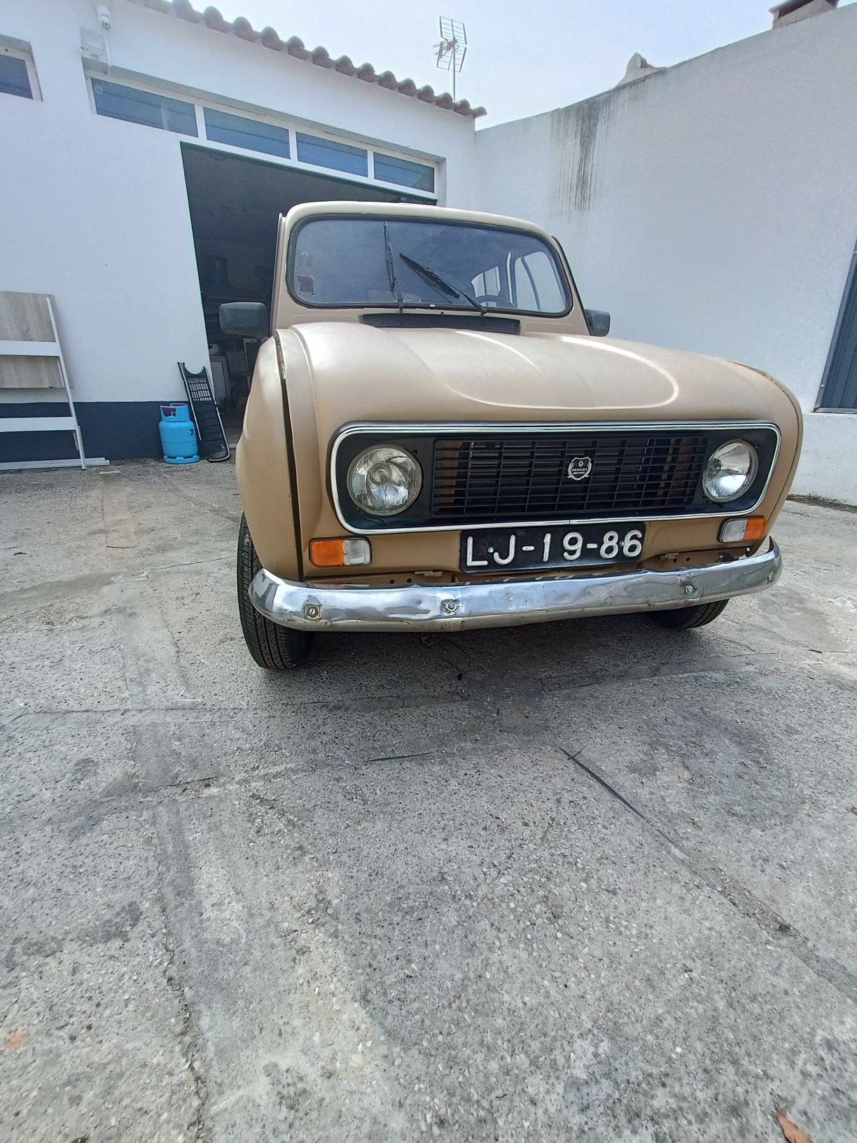 Renault 4gtl (4latas)