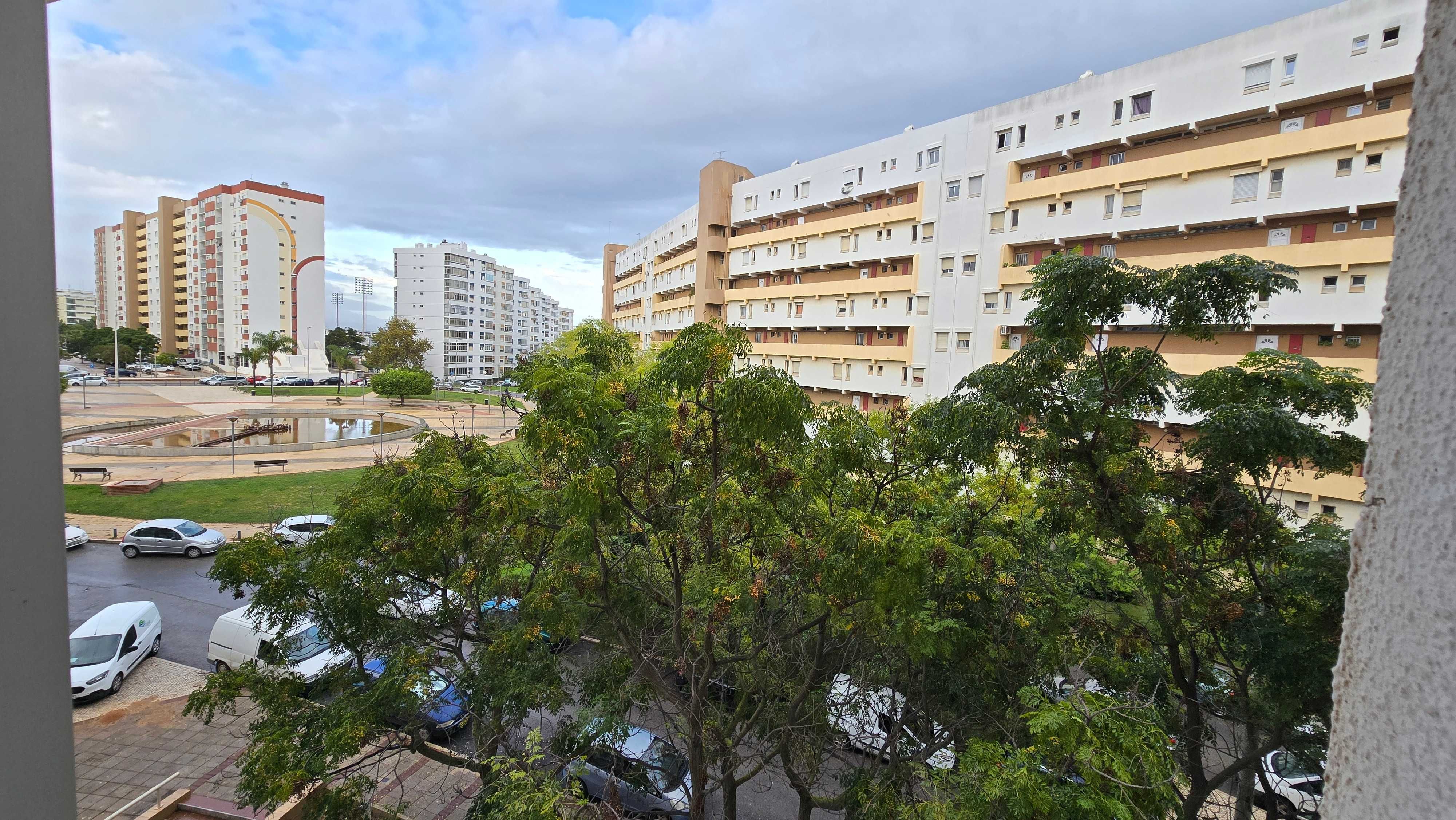 Quarto no centro de Faro próximo de mercado