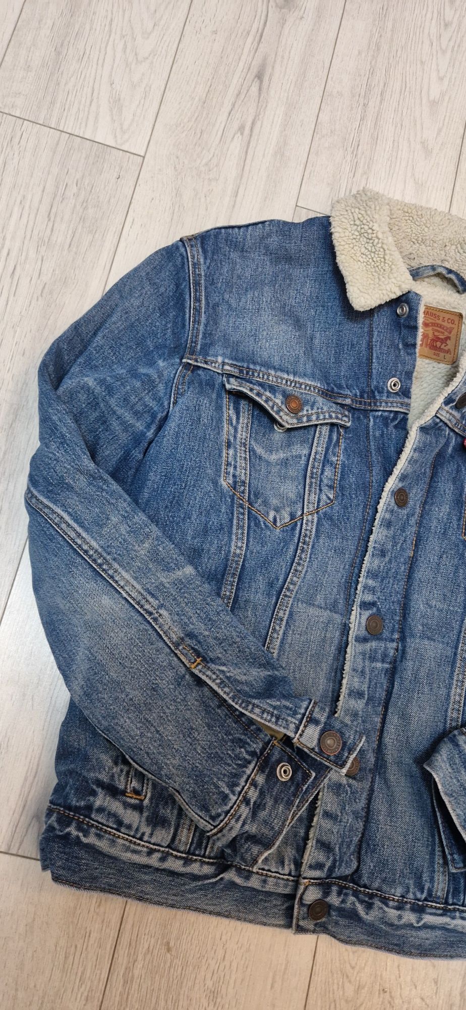 Levis  L.        .