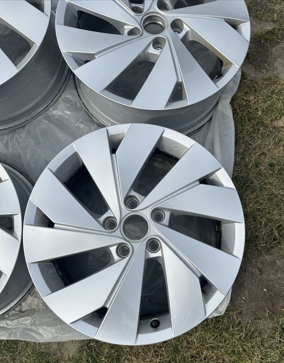 5x112 R17 VW Golf 8 Felgi aluminiowe Oryginalne Alufelgi Belmont 5H0