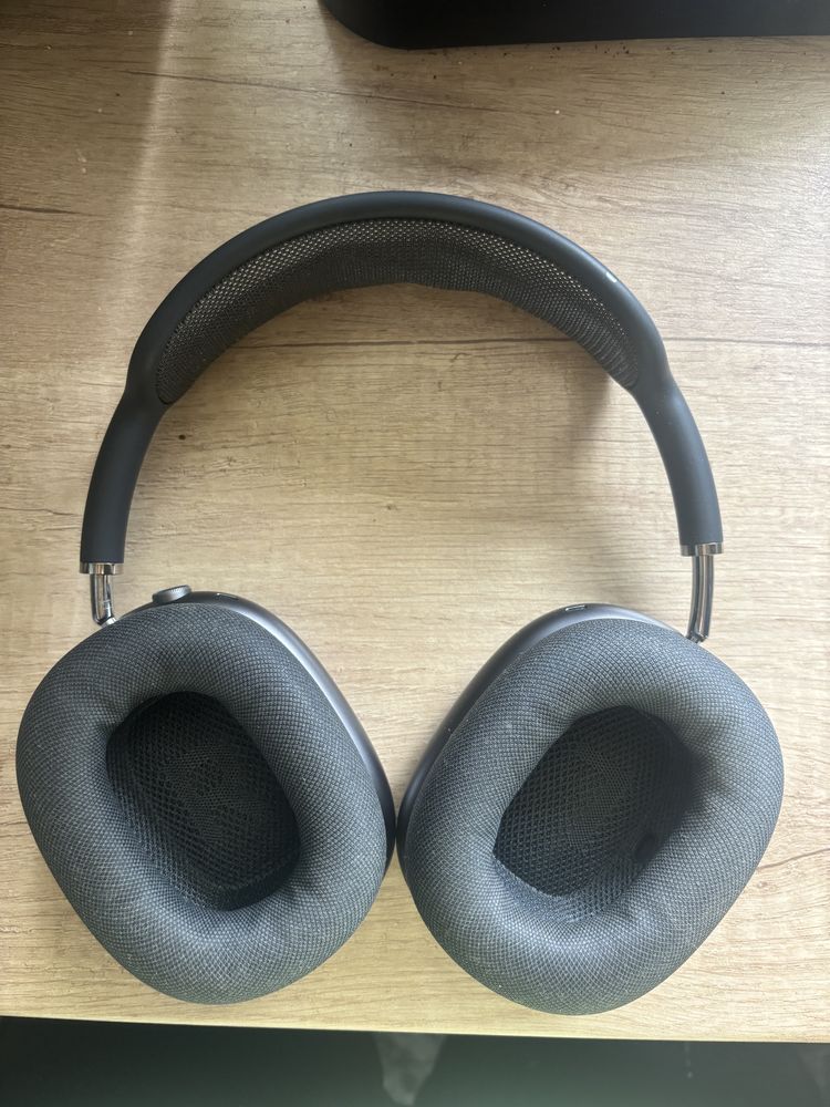 Airpods Max Lightning