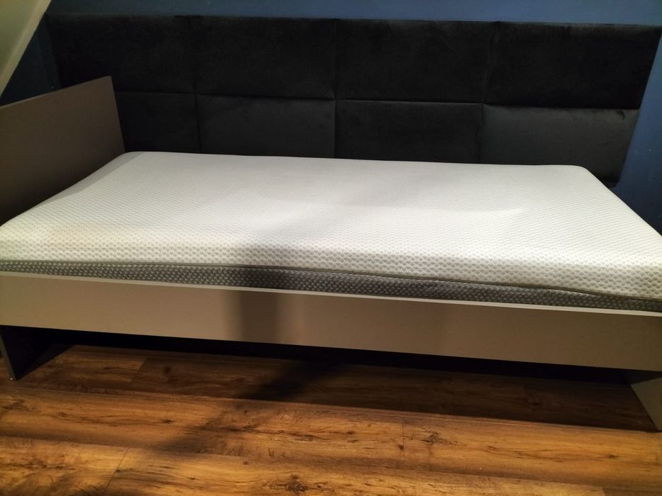Łóżko z materacem 200x90x43