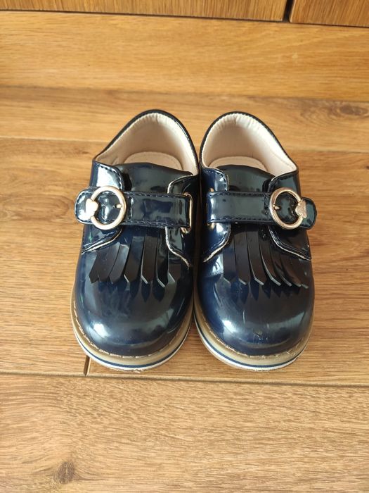Sapatos Mayoral tamanho 23