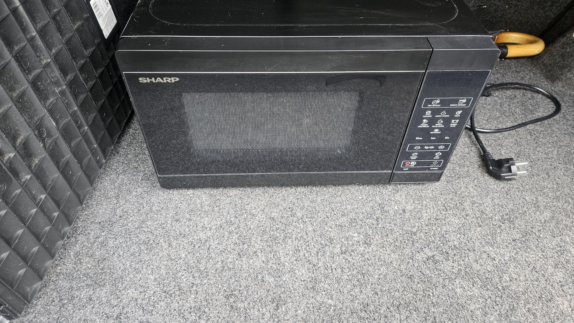 Kuchenka mikrofalowa Scharp 800W średnica 25.5 cm pojemność 20L Czarny