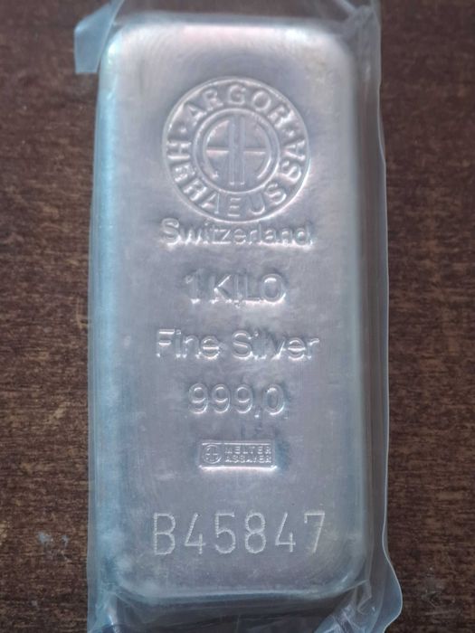 Серебряная монета Либертад 2011 . 250 эскудо Argor Heraeus