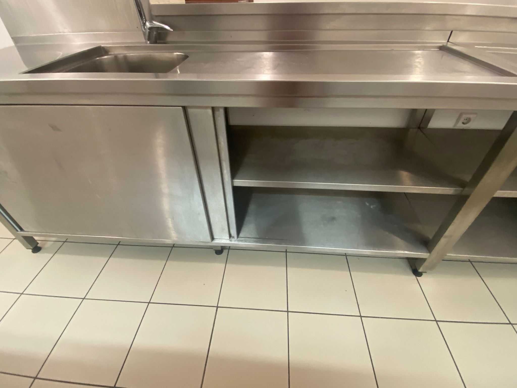 Bancada de cozinha, INOX, com cuba e torneira à esquerda