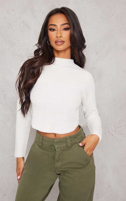 Білий светр з високим коміром PLT