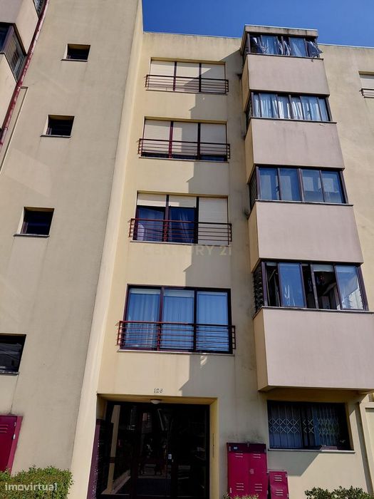 Apartamento T2+1 com lugar de garagem e arrumos