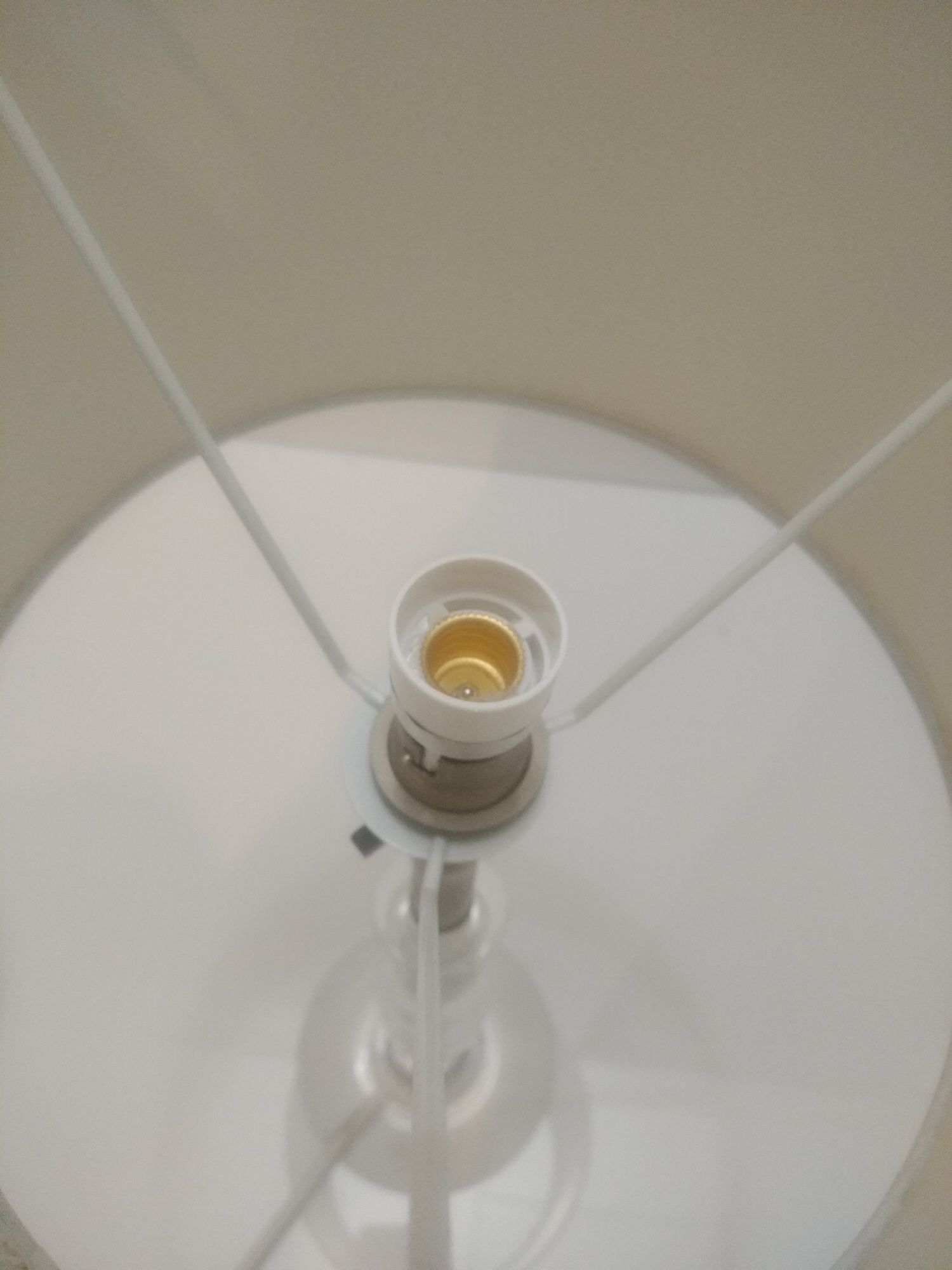Lampa stojąca w stylu Glamour z kloszem.