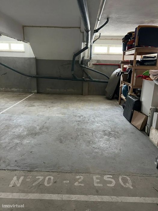 Parqueamento para motas ou armazem, Santo António da Caparica