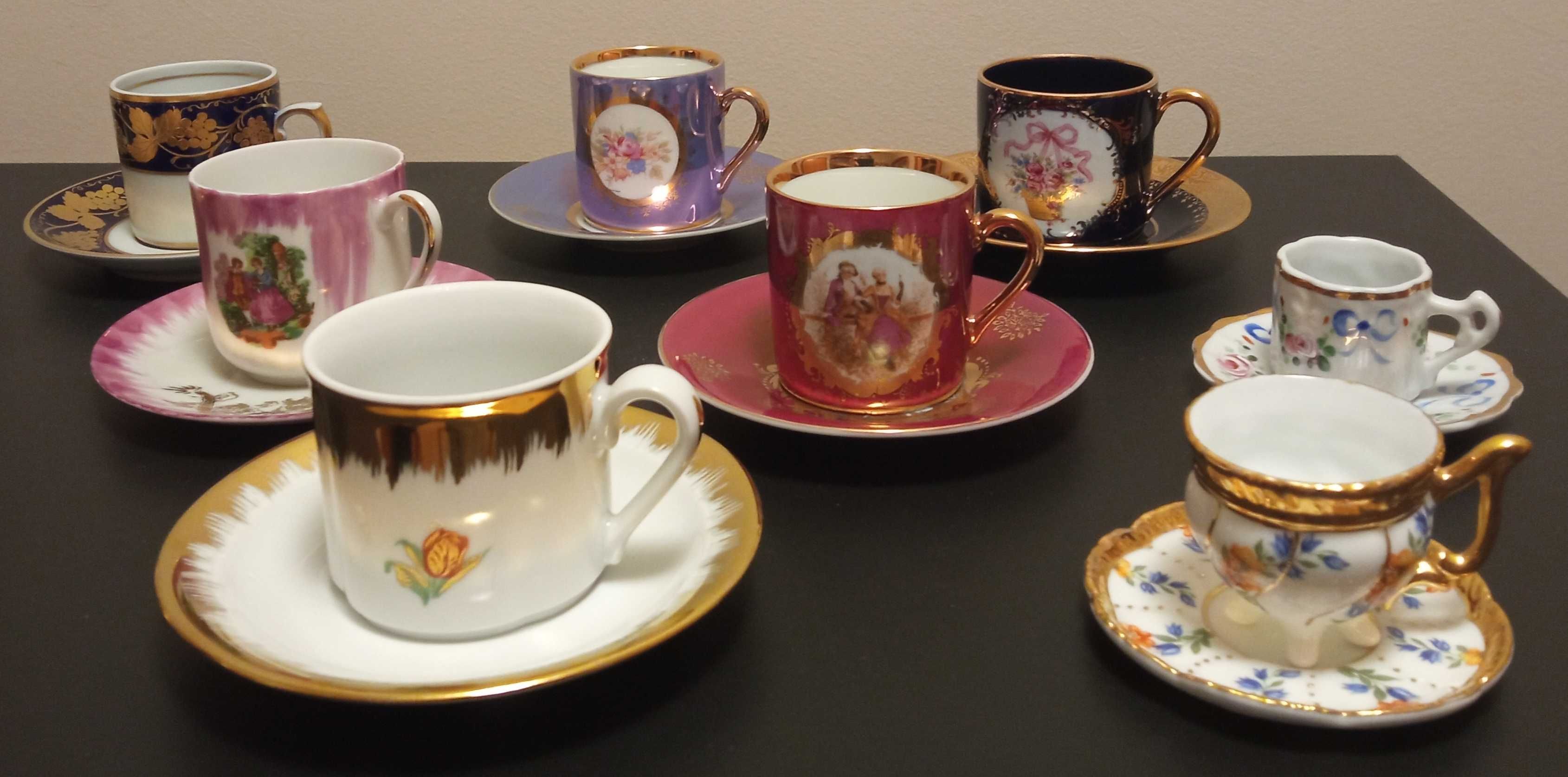 12 Chávenas porcelana - pequena coleção