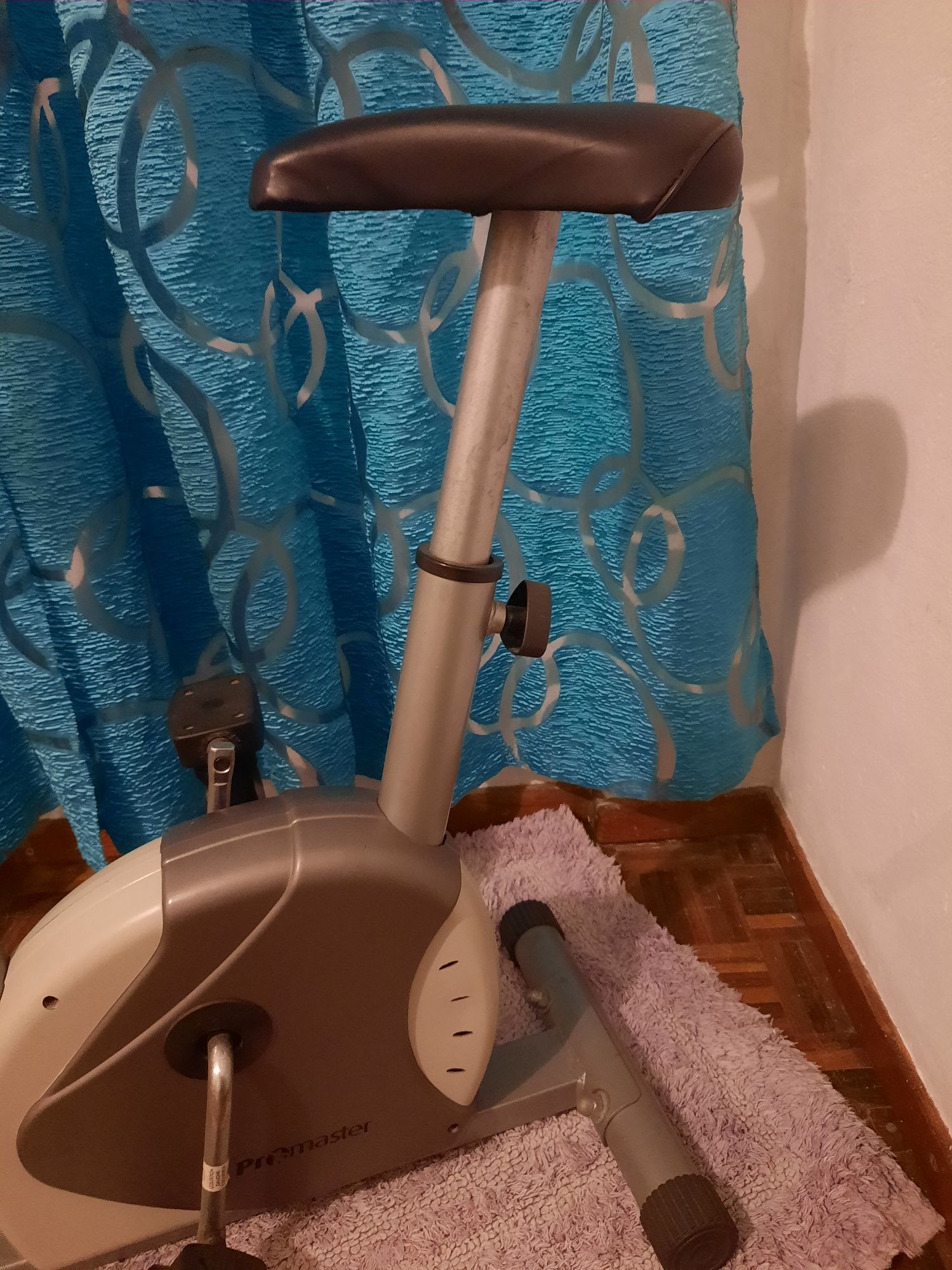 Bicicleta ginastica com uso