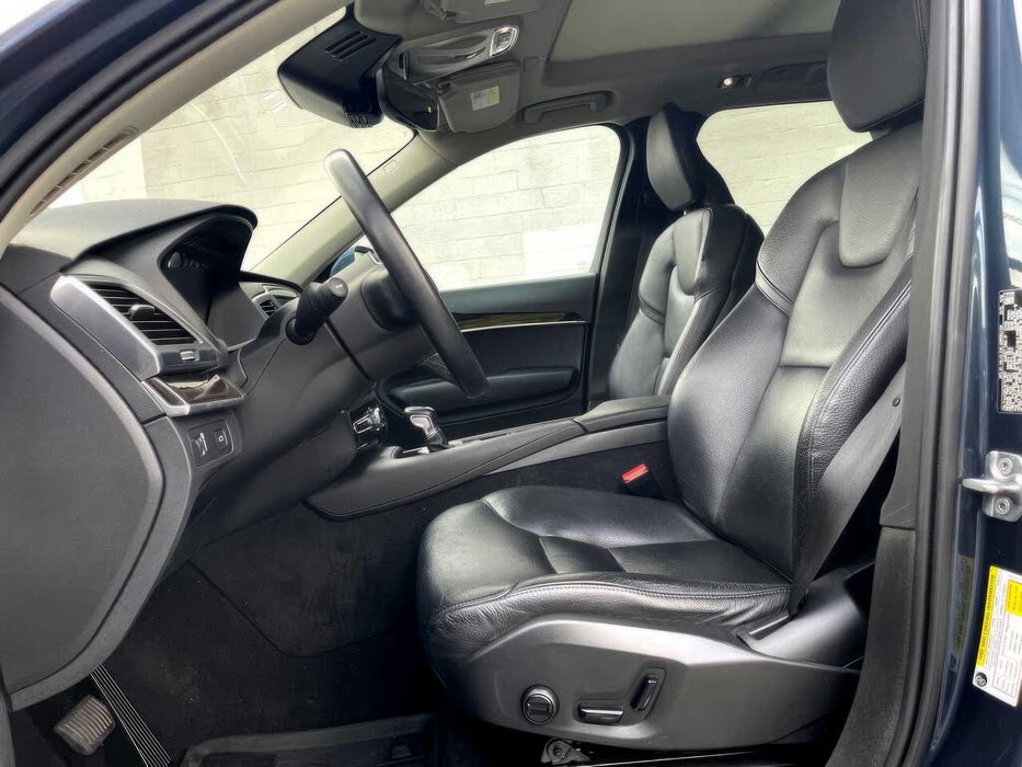 Volvo XC90      2019