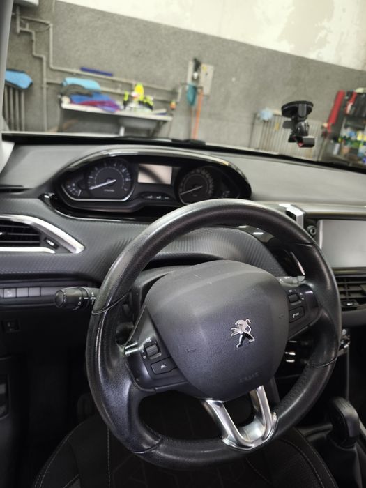 Peugeot 2008 pure tech (2018) 1.2 benzyna z polskiego salonu