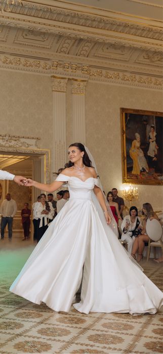 Продам весільну сукню