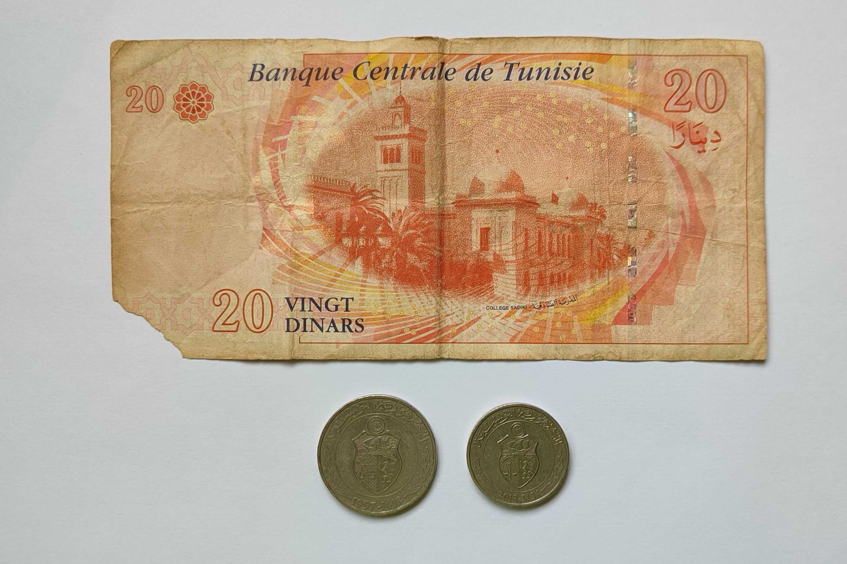 Nota de 20 dinares e duas moedas (Tunísia)