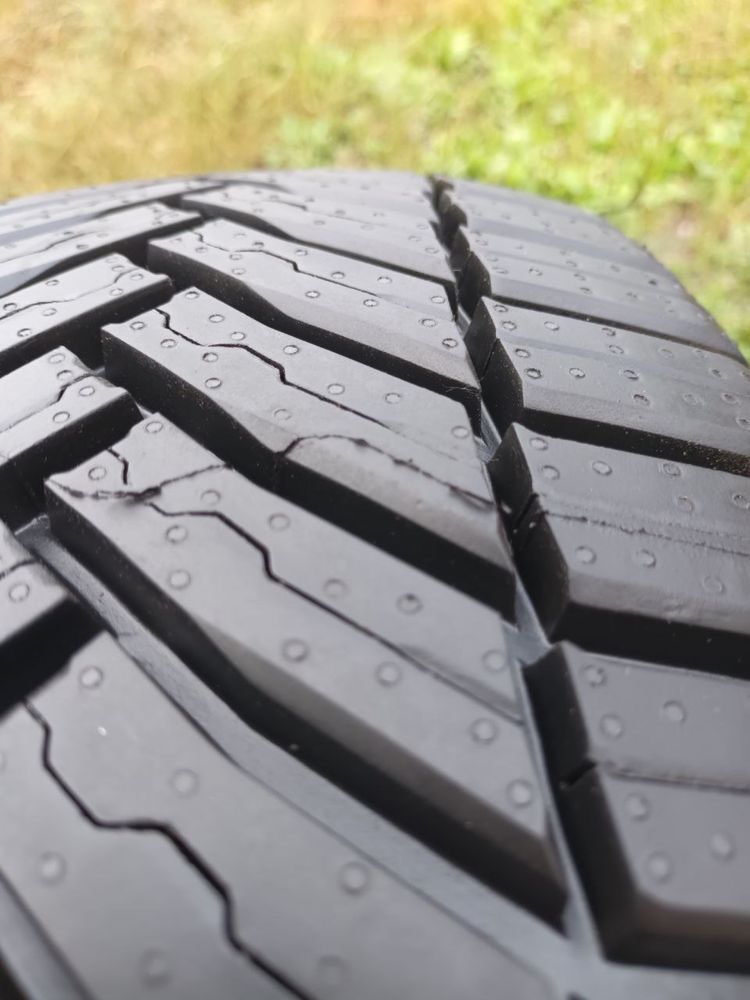 235/65/16с Michelin Agilis CrossClimate 235/65 R16C 115R