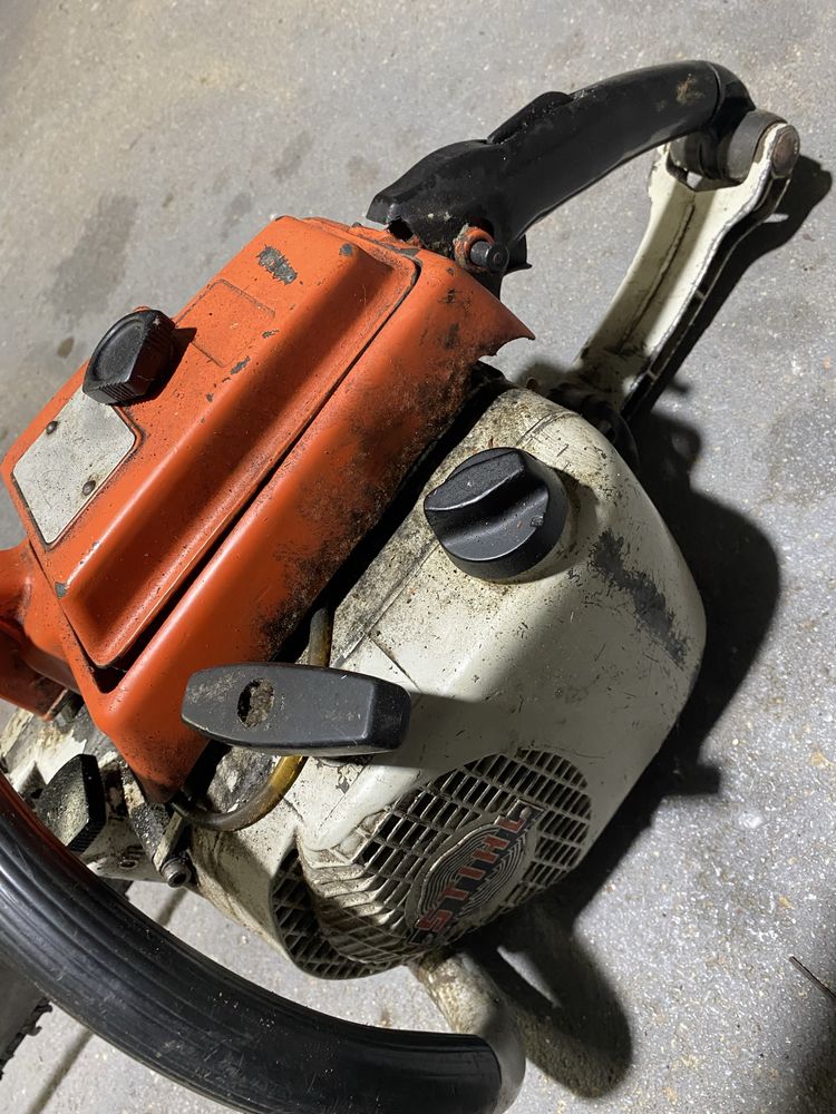 Stihl 041 Av motosserra a funcionar