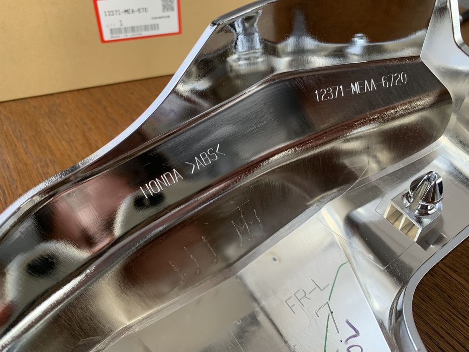 pokrywa głowicy cylindra lewy przód 12371-MEA-670 Honda VTX 1300 nowa