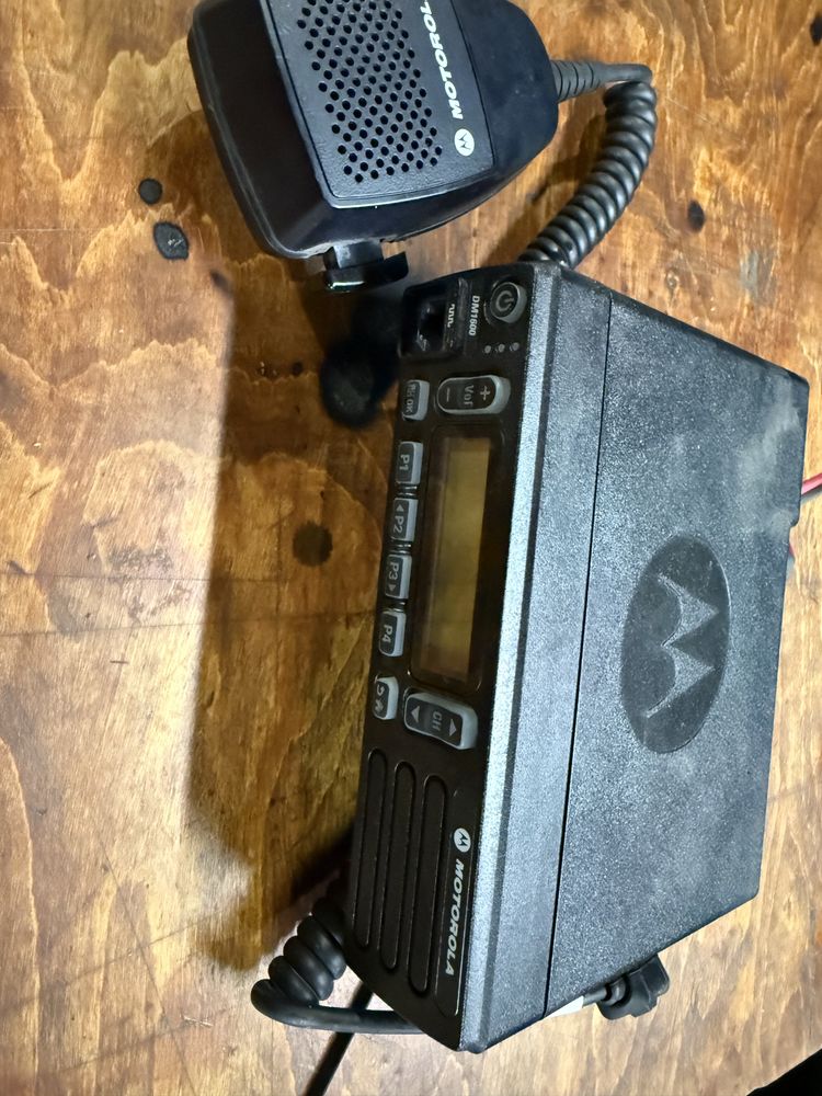 Продам рацію Motorola dm1600