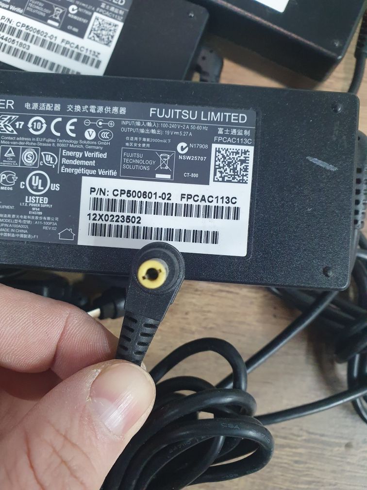 Зарядка зарядное блок питания живлення Fujitsu 100w 19v×5.27a оригінал