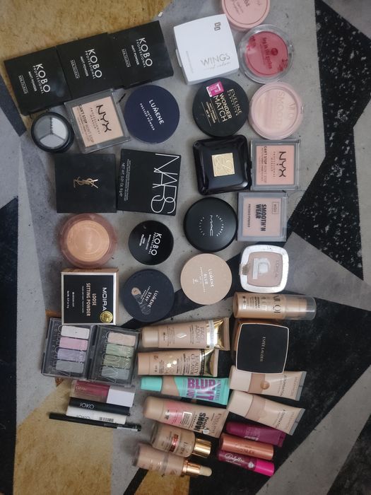Kosmetyki pudry podkłady nars nyx kobo estee lauder ysl