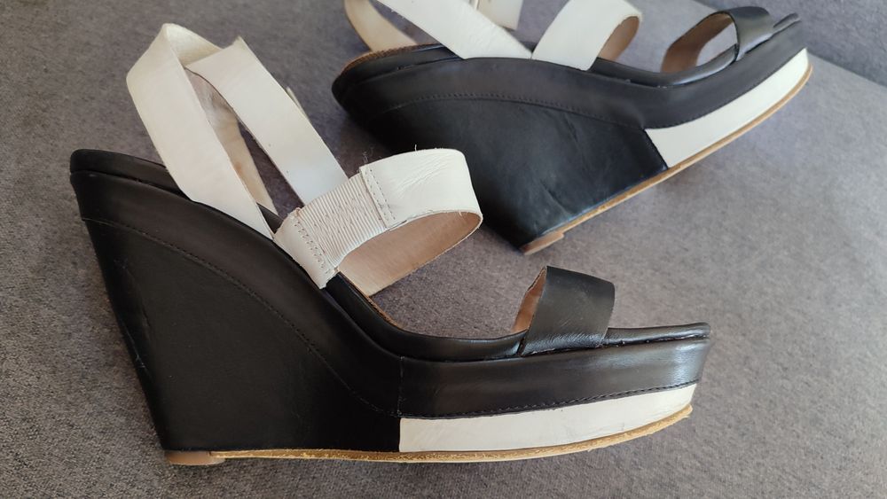 Buty na koturnie Reserved