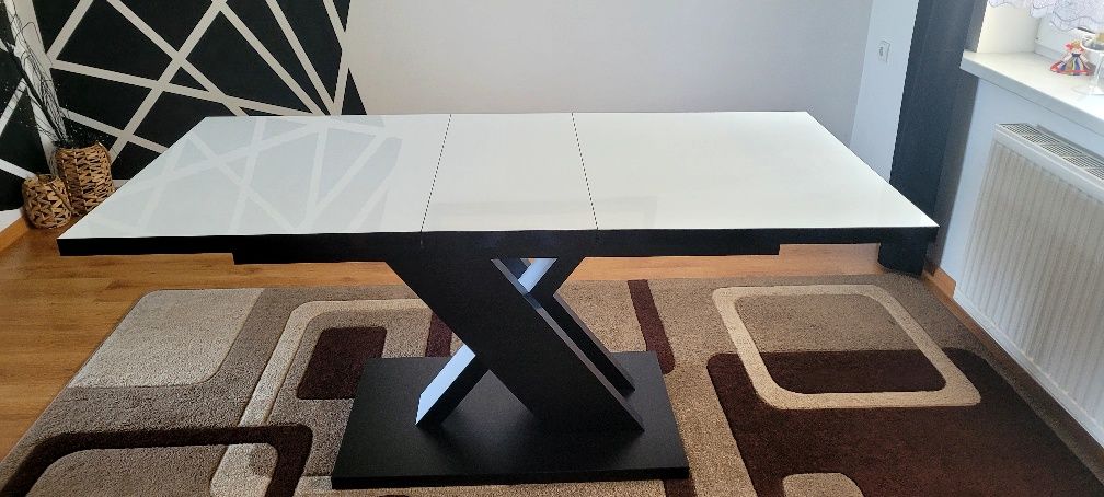 Stół do salonu rozkladany