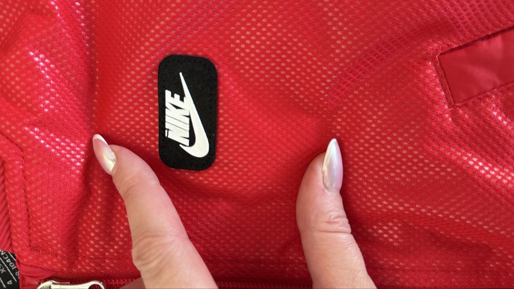 Куртка nike дуже класна 3-4 р 104