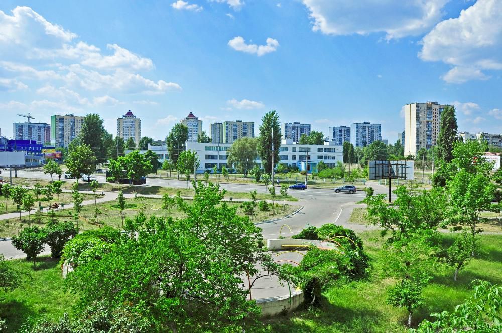 Двокімнатна квартира, подобова та погодинна .  Низький поверх, газ