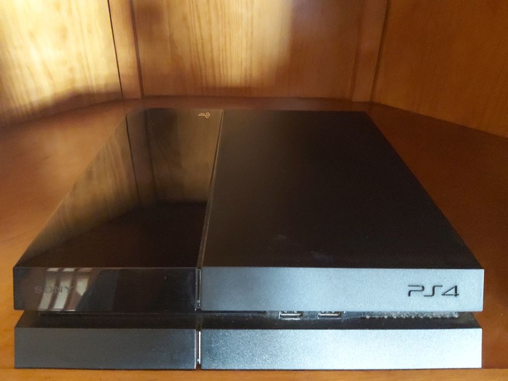 Playstation 4 | Câmara | 2 Comandos | 12 Jogos