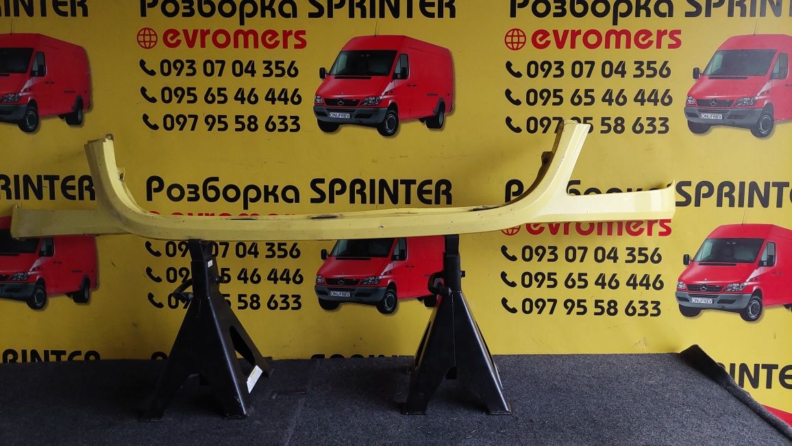 Передня планка під фари реснічка дорестайлінг mercedes Sprinter W906