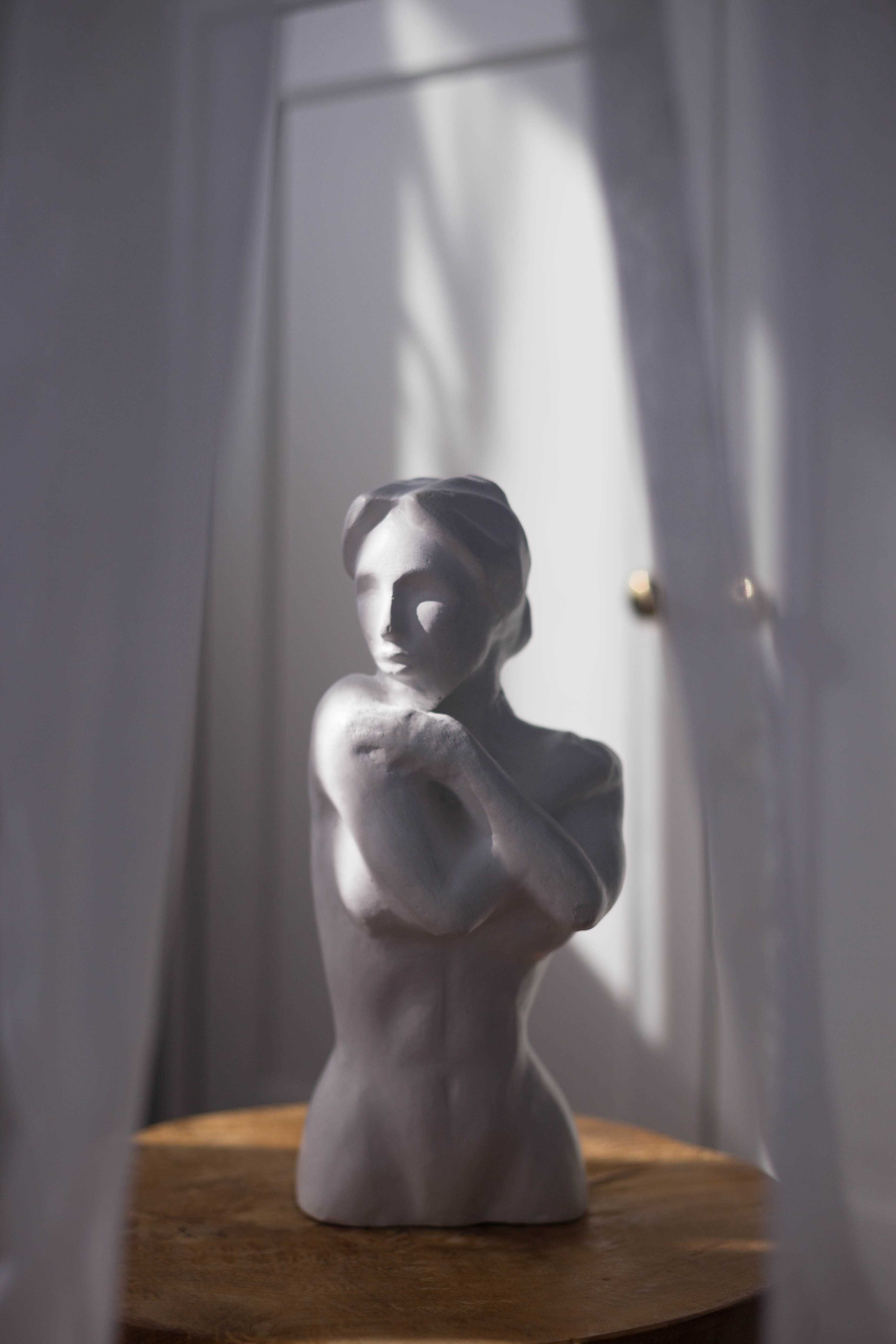 Figura kobiety - ręcznie wykonana rzeźba nr 014