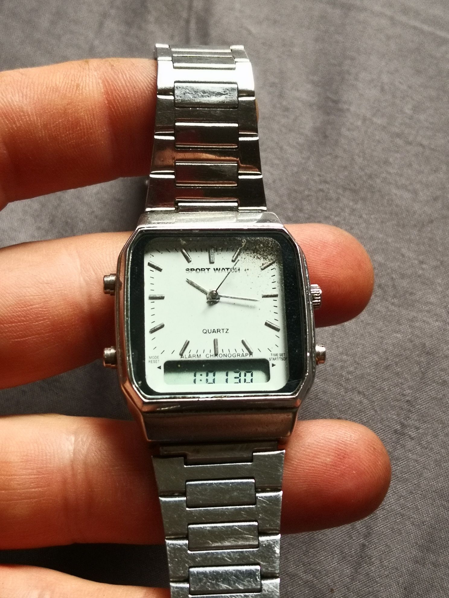 Stary męski zegarek quartz. Odzysk części, starocie, kolekcja.